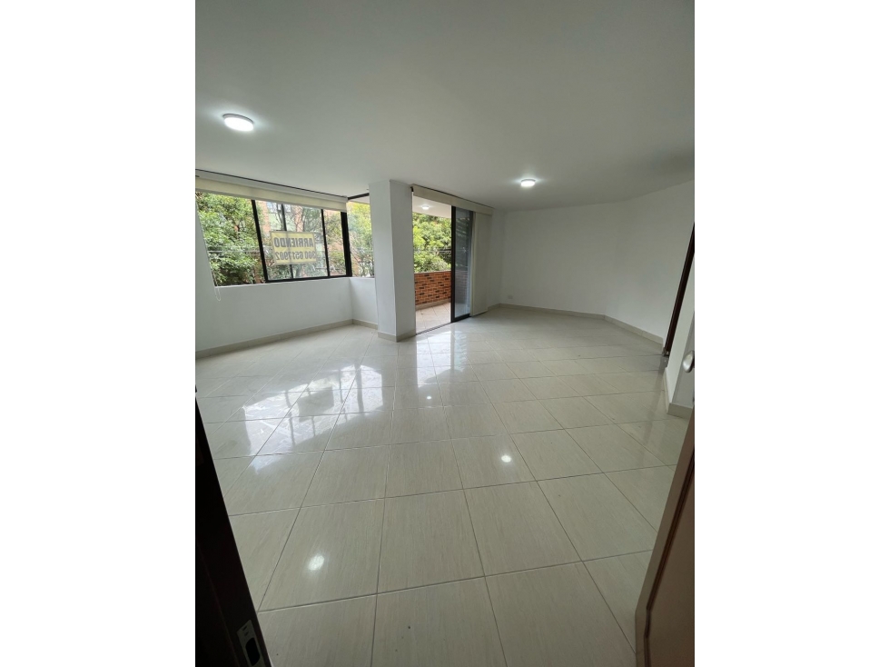 ARRIENDO AMPLIO APARTAMENTO EN LAURELES