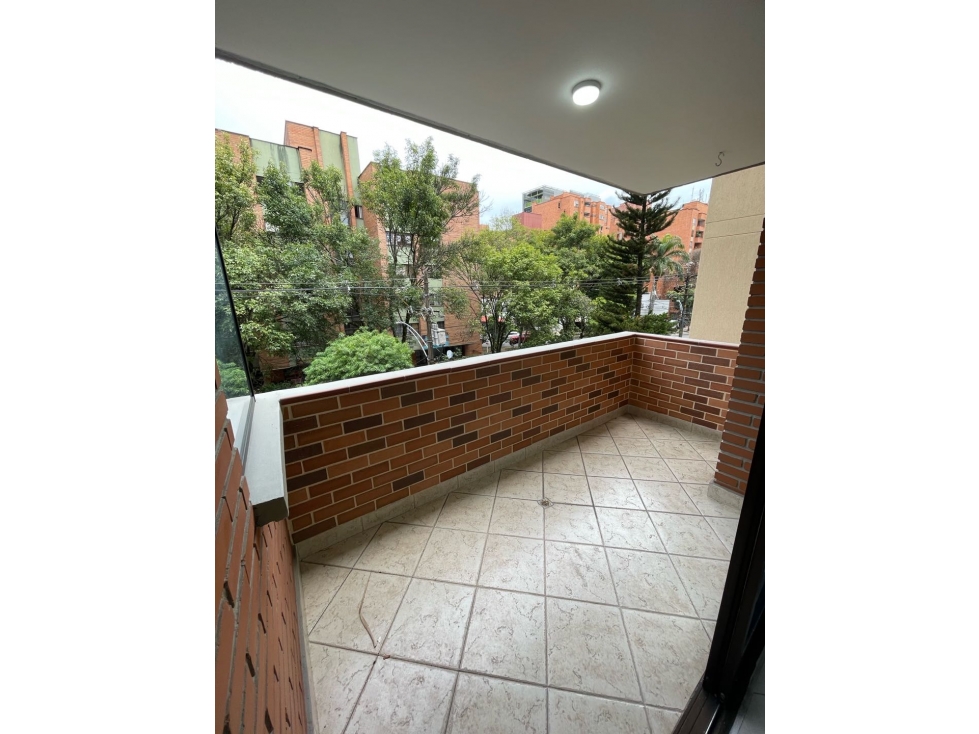 ARRIENDO AMPLIO APARTAMENTO EN LAURELES — foto 2