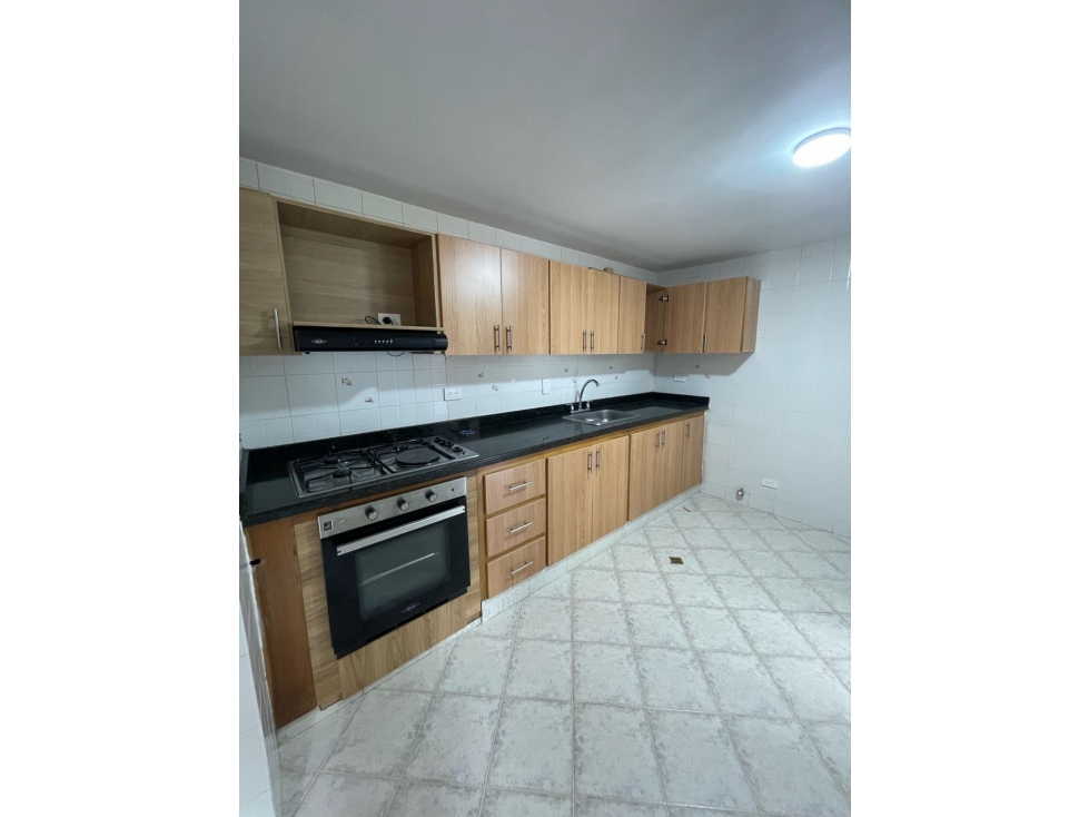 ARRIENDO AMPLIO APARTAMENTO EN LAURELES — foto 4