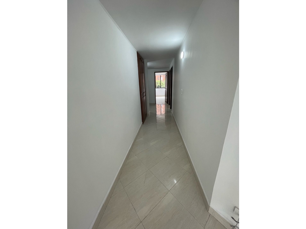 ARRIENDO AMPLIO APARTAMENTO EN LAURELES — foto 6