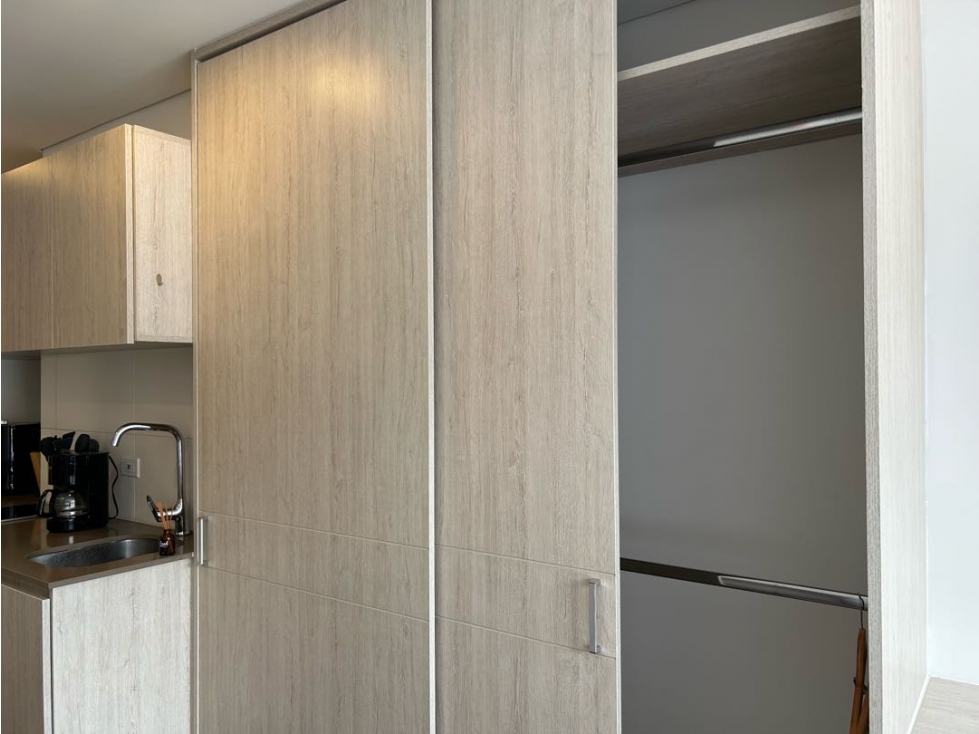 ARRIENDO APARTAESTUDIO AMOBLADO CERCA A LA SANTAFE. 22Mts. — foto 4