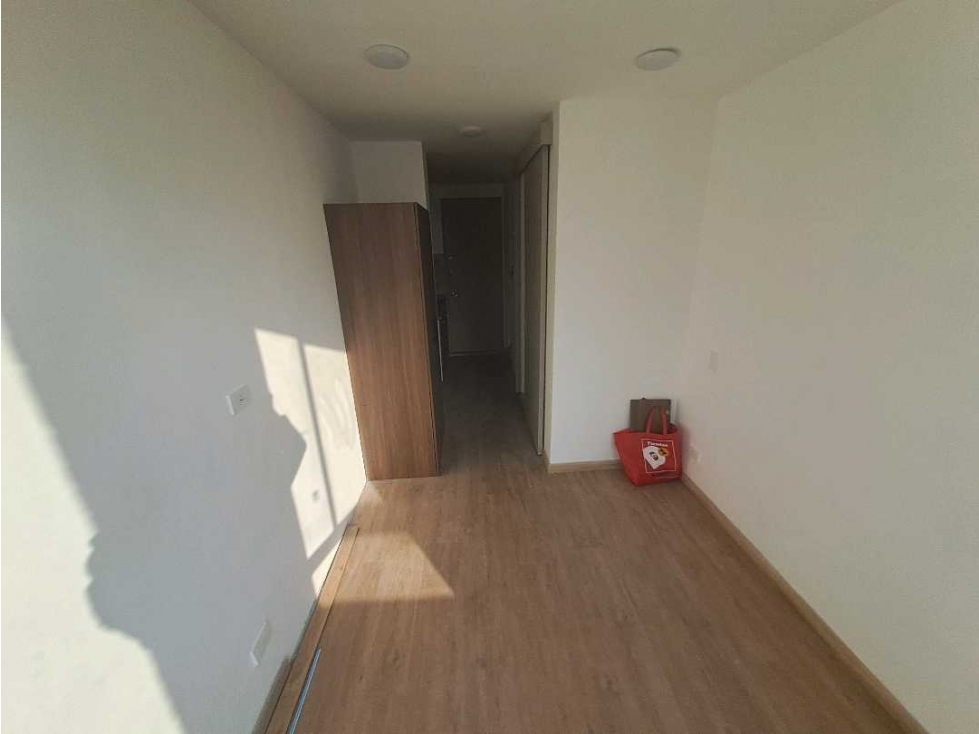 Arriendo Apartaestudio La Castellana — foto 4
