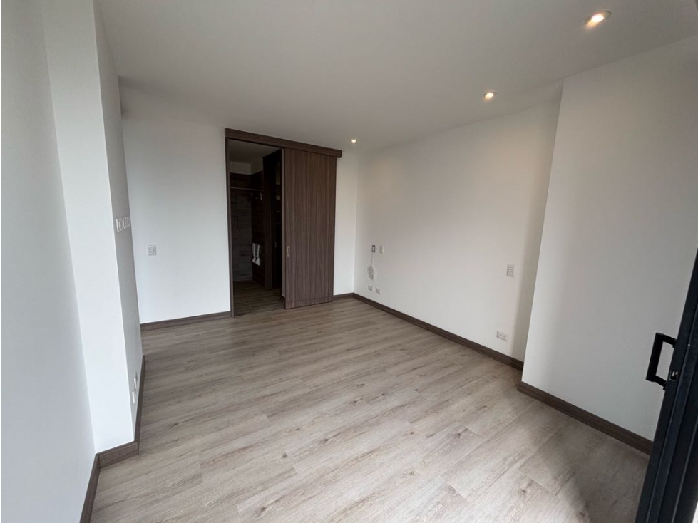 ARRIENDO APARTAESTUDIO SENIORS EL POBLADO SAN LUCAS NUEVO - 2