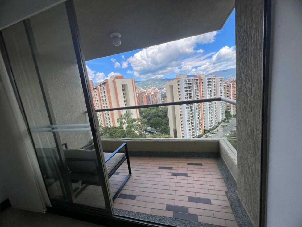 ARRIENDO APARTAMENTO AMOBLADO EN MEDELLÎN SECTOR LOMA DE LOS BERNAL — foto 2