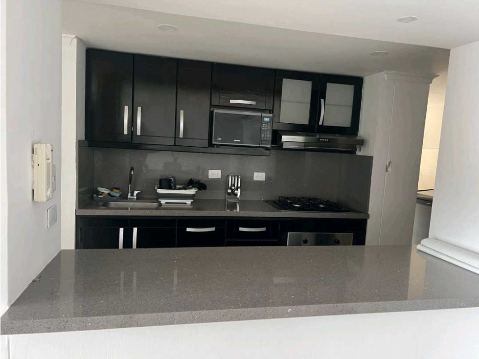 ARRIENDO APARTAMENTO AMOBLADO EN MEDELLÎN SECTOR LOMA DE LOS BERNAL — foto 3