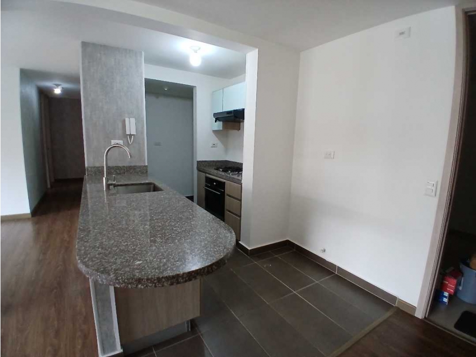 ARRIENDO APARTAMENTO AMPLIO EN CONJUNTO CERRADO CON BALCON EN CAJICA — foto 4