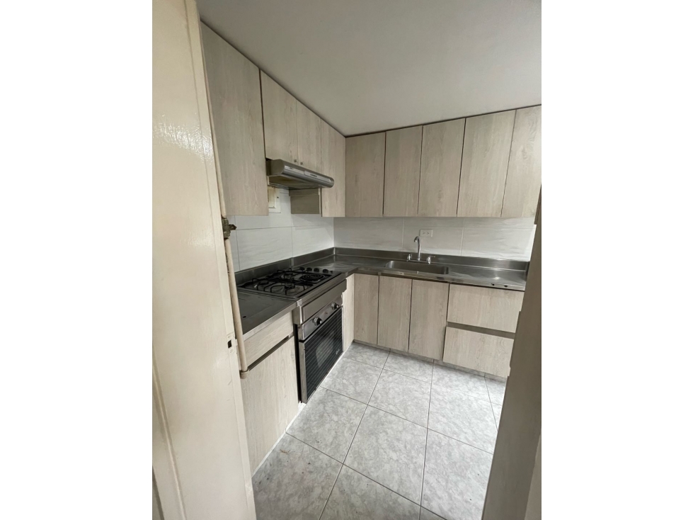 ARRIENDO APARTAMENTO AMPLIO PRIMER PISO — foto 2