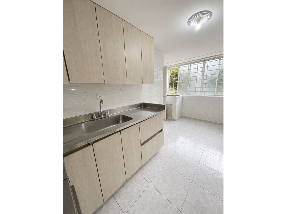 ARRIENDO APARTAMENTO AMPLIO PRIMER PISO — foto 3