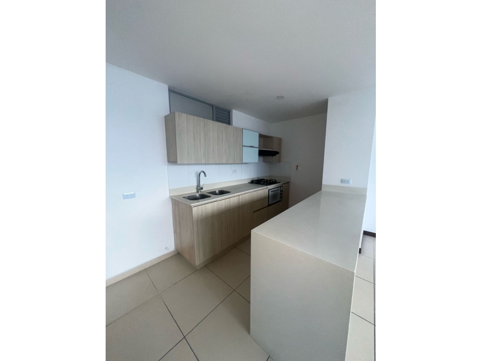 ARRIENDO APARTAMENTO AMPLIO Y CON VISTA PANORÁMICA EN EL POBLADO — foto 2