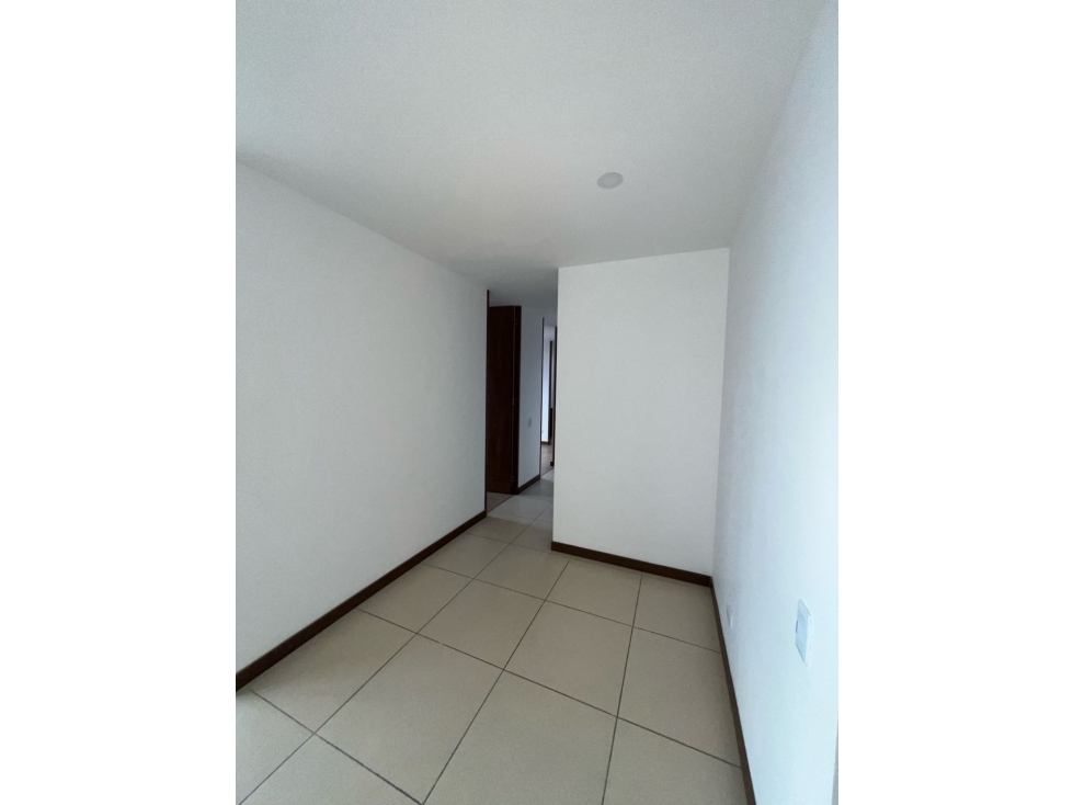 ARRIENDO APARTAMENTO AMPLIO Y CON VISTA PANORÁMICA EN EL POBLADO — foto 6
