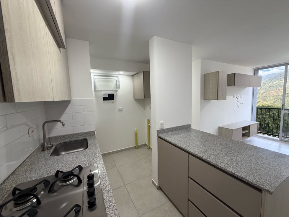 ARRIENDO APARTAMENTO AV. CENTENARIO - 3