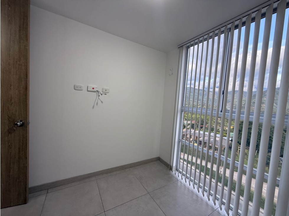 ARRIENDO APARTAMENTO AV. CENTENARIO - 4