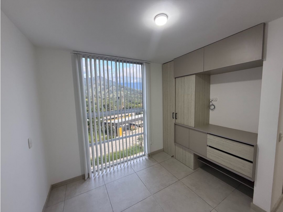 ARRIENDO APARTAMENTO AV. CENTENARIO - 5
