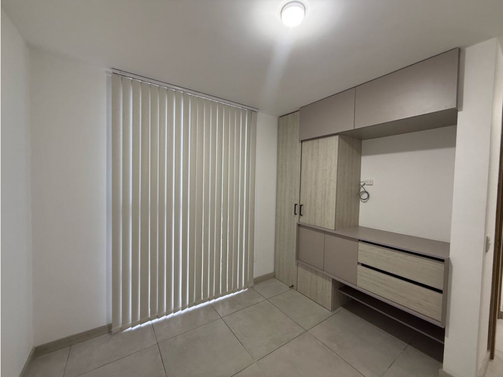 ARRIENDO APARTAMENTO AV. CENTENARIO - 6