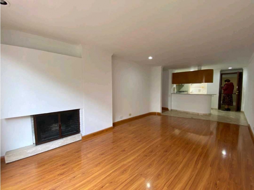 Arriendo Apartamento con excelente luz en Rosales Carrera 1 con 77