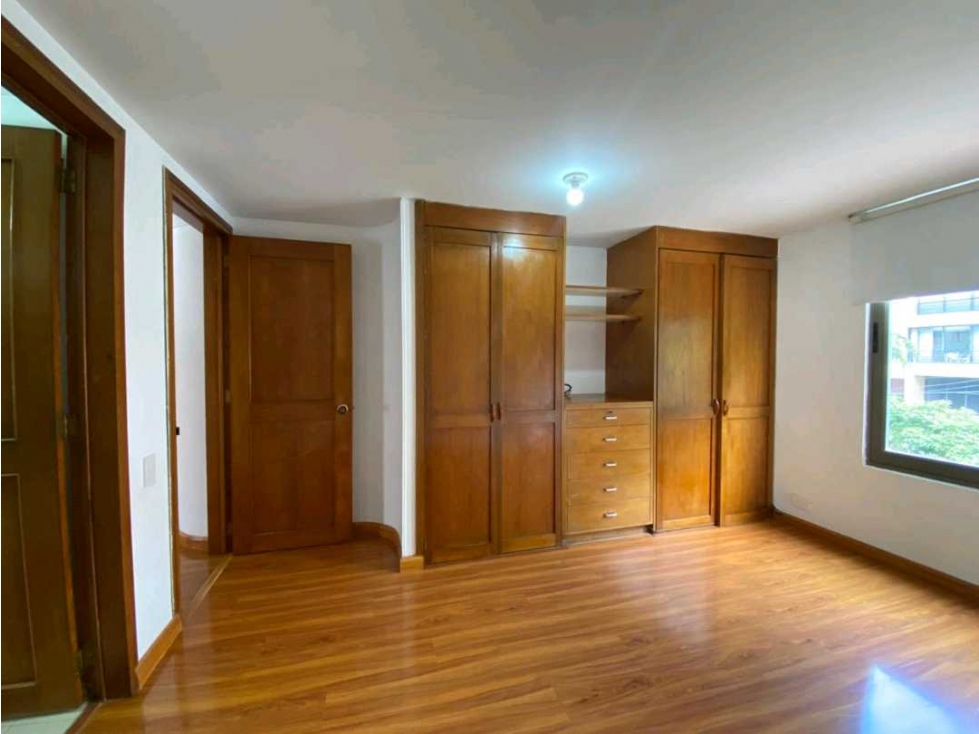 Arriendo Apartamento con excelente luz en Rosales Carrera 1 con 77 — foto 3