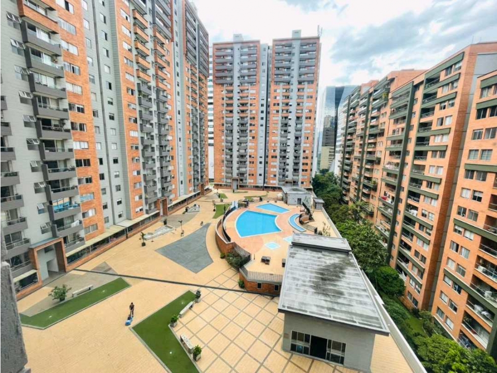 ARRIENDO APARTAMENTO EL POBLADO. CIUDAD DEL RIO — foto 2