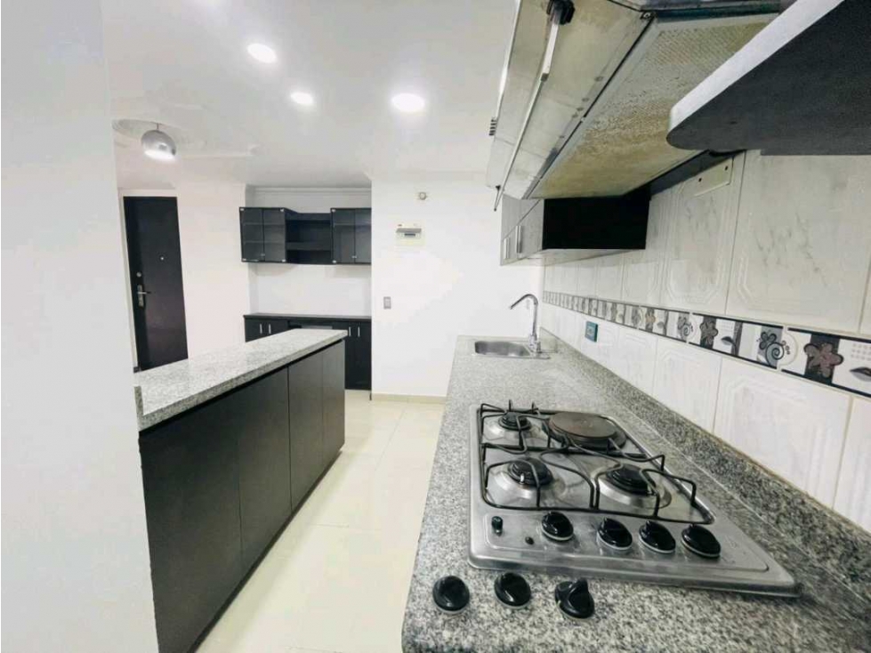 ARRIENDO APARTAMENTO EL POBLADO. CIUDAD DEL RIO — foto 6