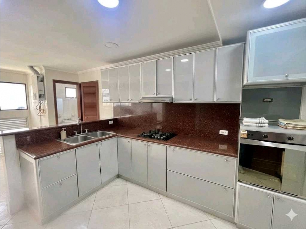 Arriendo Apartamento En Bocagrande De Tres Alcobas — foto 2