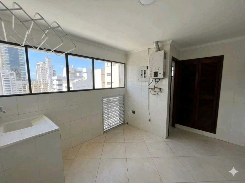 Arriendo Apartamento En Bocagrande De Tres Alcobas — foto 3