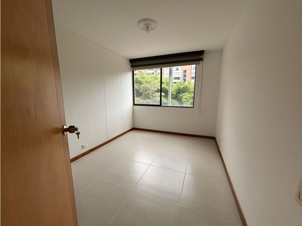 Arriendo Apartamento En El Poblado La 34 cerca a CC Santa Fe y Oviedo — foto 2