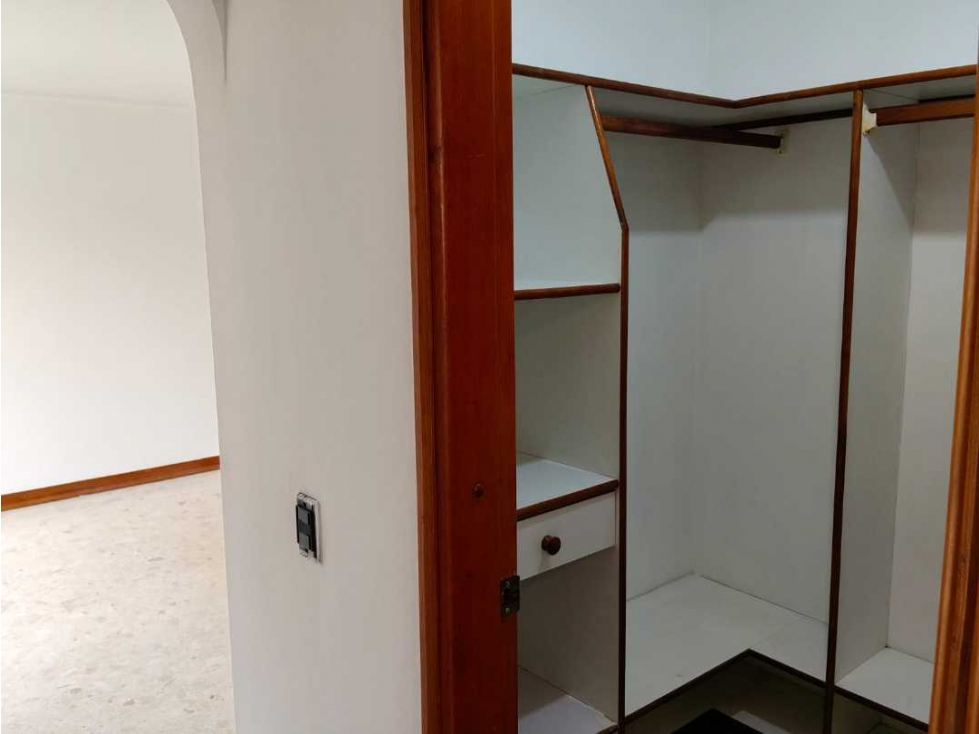 ARRIENDO APARTAMENTO EN EL POBLADO-CASTROPOL — foto 4