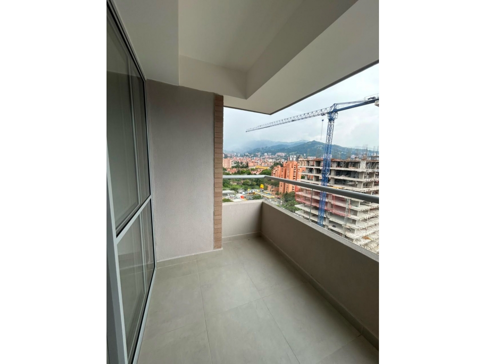 ARRIENDO APARTAMENTO EN ENVIGADO CERCA A CC VIVA Y AV VEGAS, ZONA PLA — foto 2