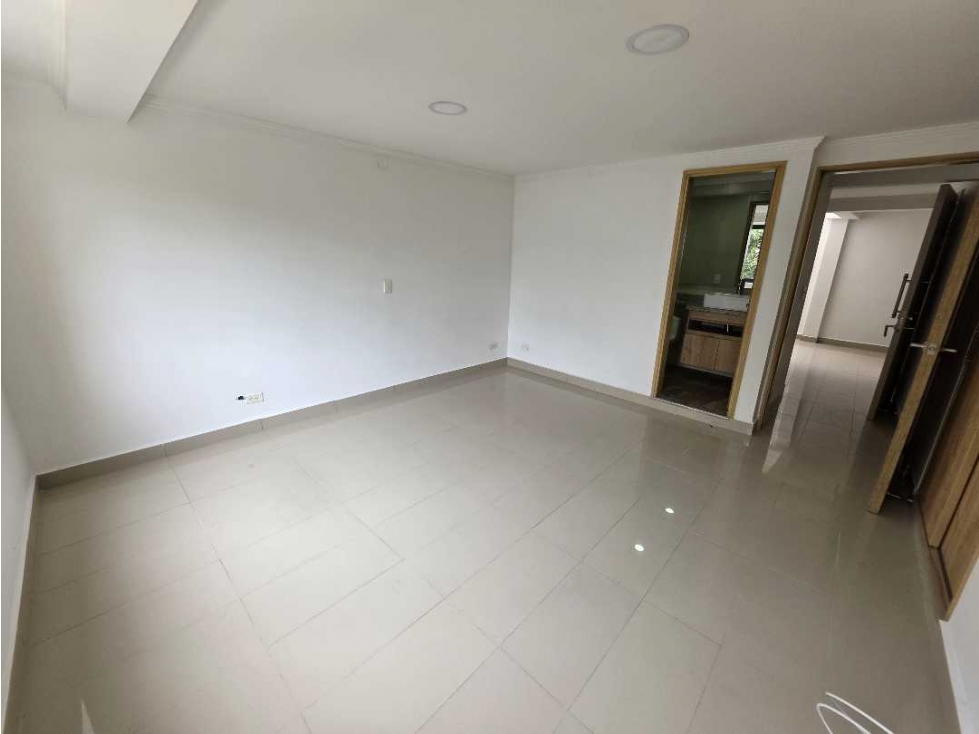 Arriendo apartamento en guayabal frente a la terminal del Sur — foto 6