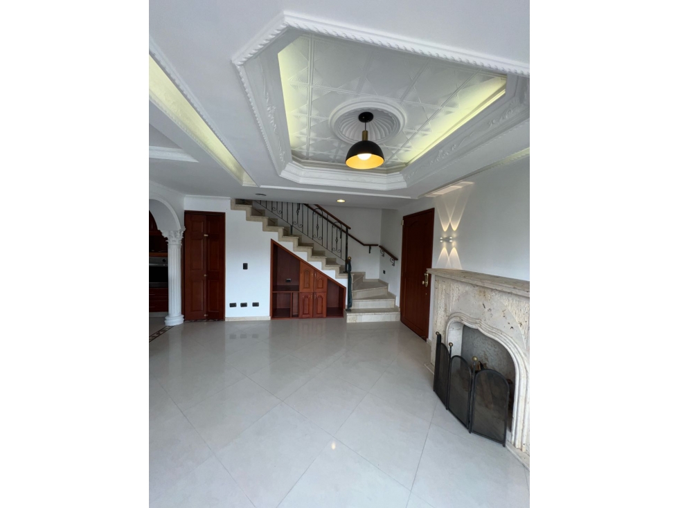 ARRIENDO APARTAMENTO EN LA LOMA DE LOS BERNAL — foto 2