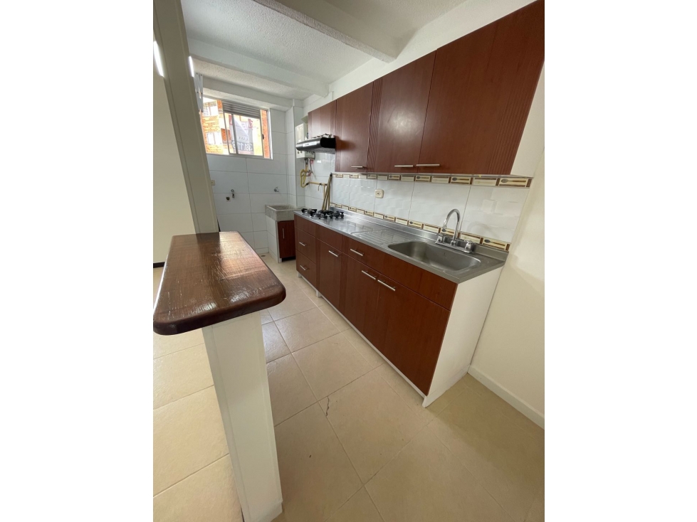 ARRIENDO APARTAMENTO EN LA LOMA DE LOS BERNAL — foto 2