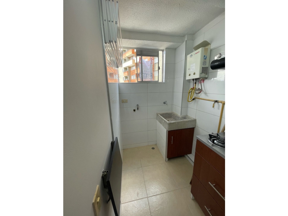 ARRIENDO APARTAMENTO EN LA LOMA DE LOS BERNAL — foto 3