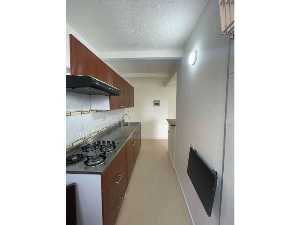 ARRIENDO APARTAMENTO EN LA LOMA DE LOS BERNAL — foto 4