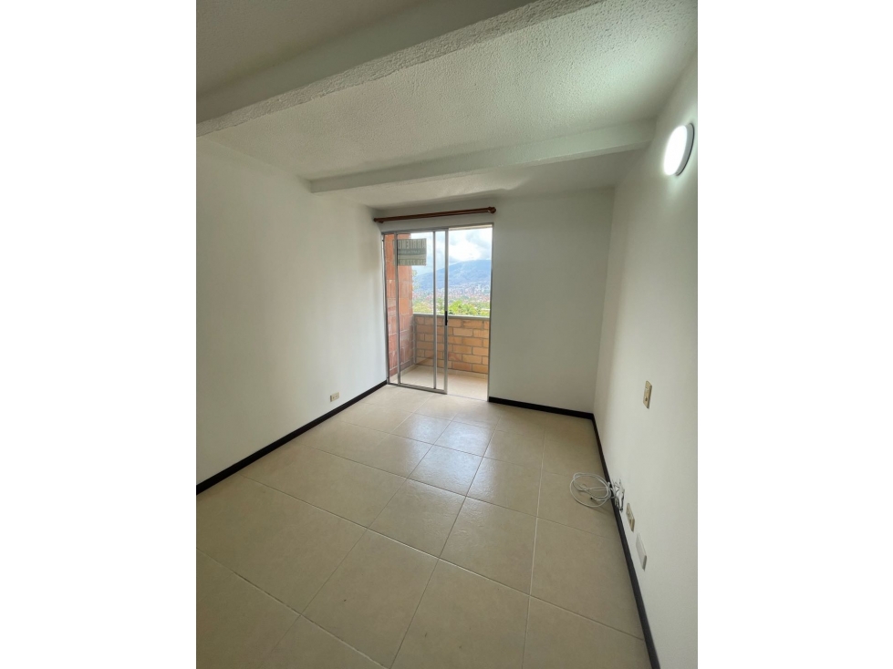 ARRIENDO APARTAMENTO EN LA LOMA DE LOS BERNAL — foto 6