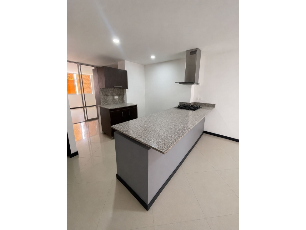 ARRIENDO HERMOSO APARTAMENTO DUPLEX EN LAURELES