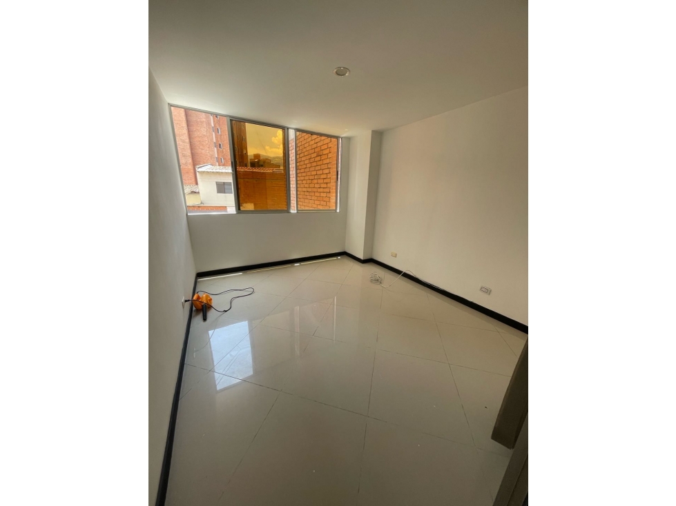 ARRIENDO HERMOSO APARTAMENTO DUPLEX EN LAURELES — foto 4