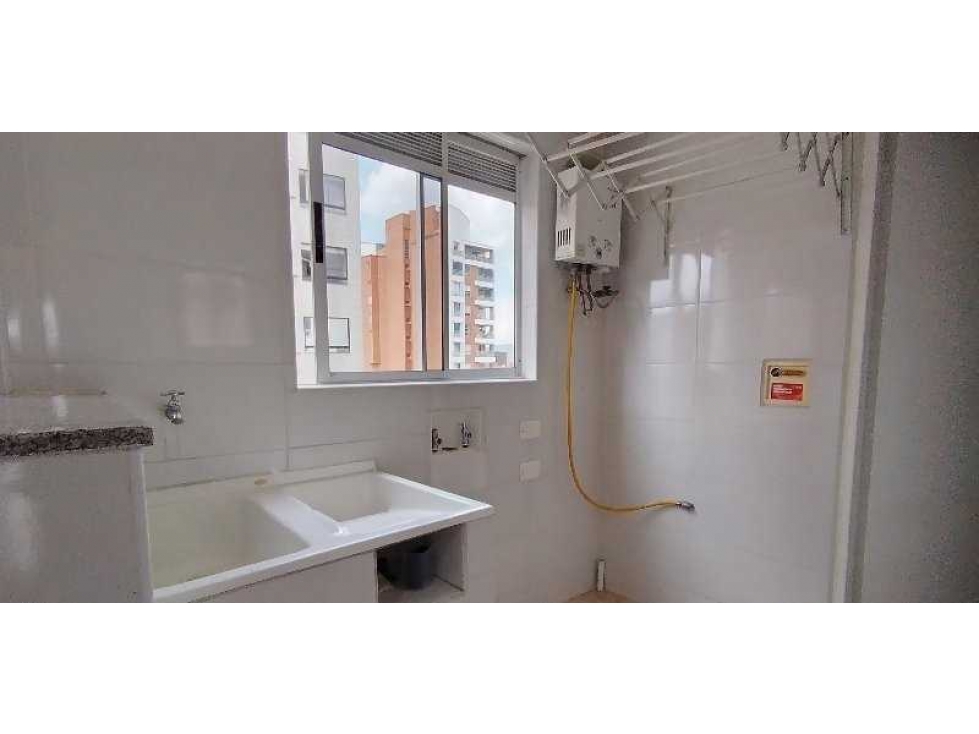 Arriendo apartamento en laureles — foto 3