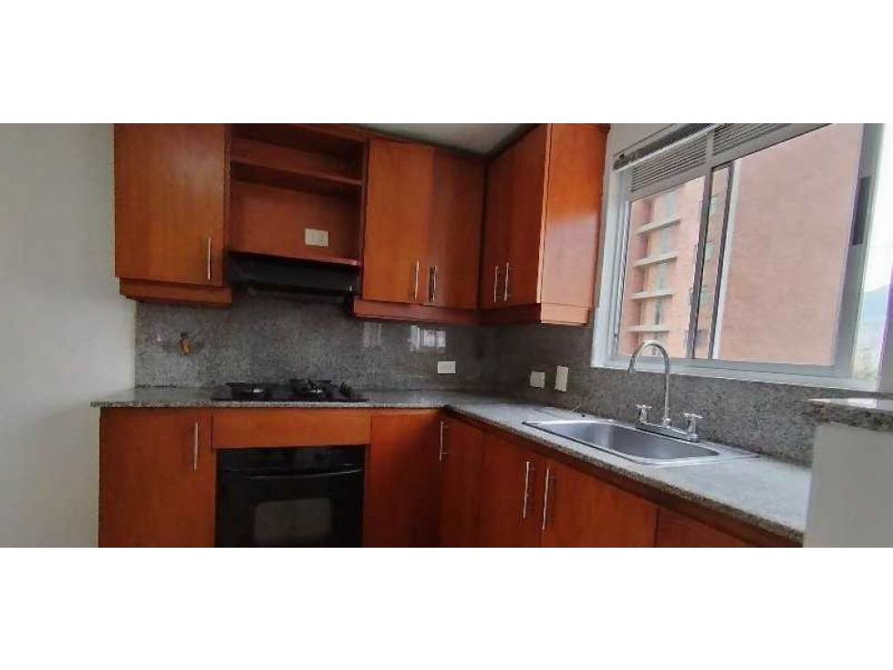 Arriendo apartamento en laureles — foto 4