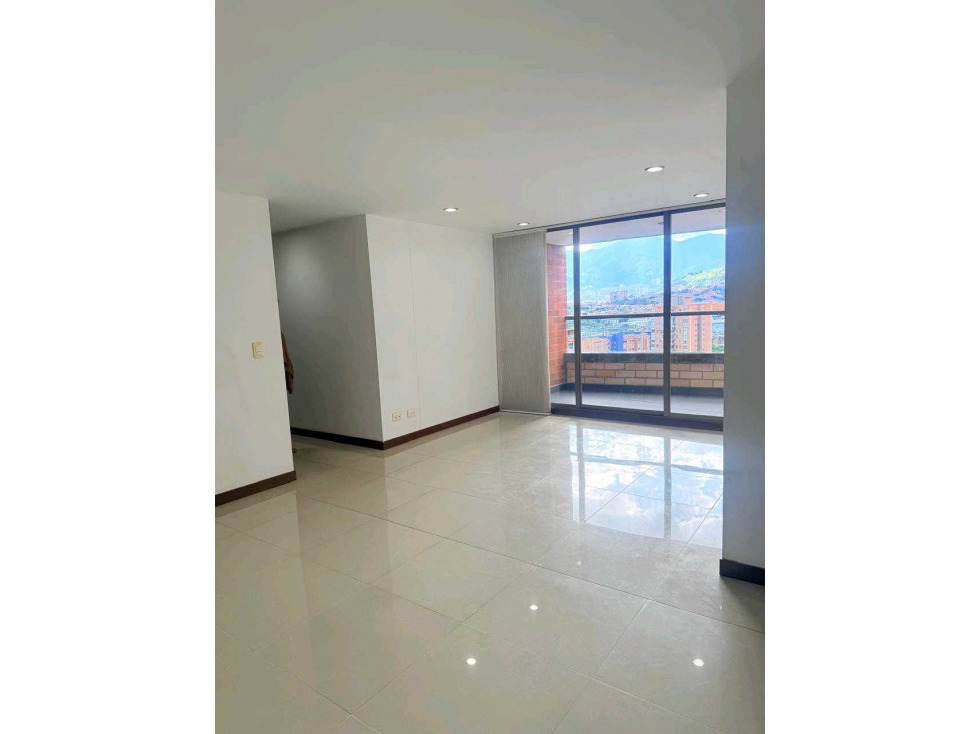 Arriendo apartamento en Poblado- Santa María de los Angeles
