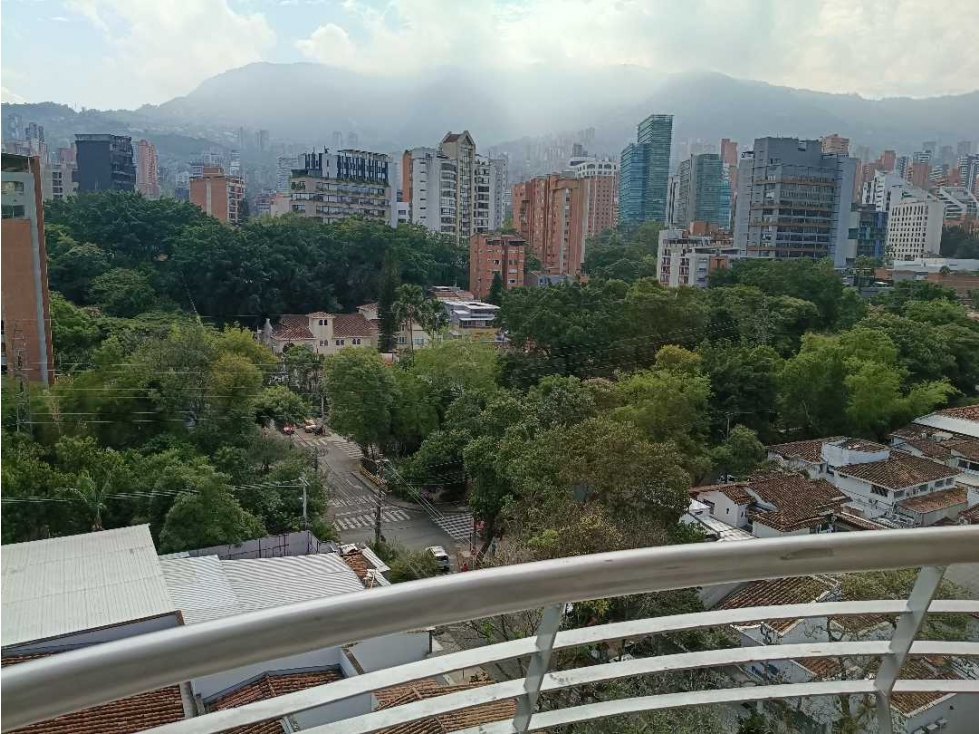 Arriendo apartamento en poblado patio bonito