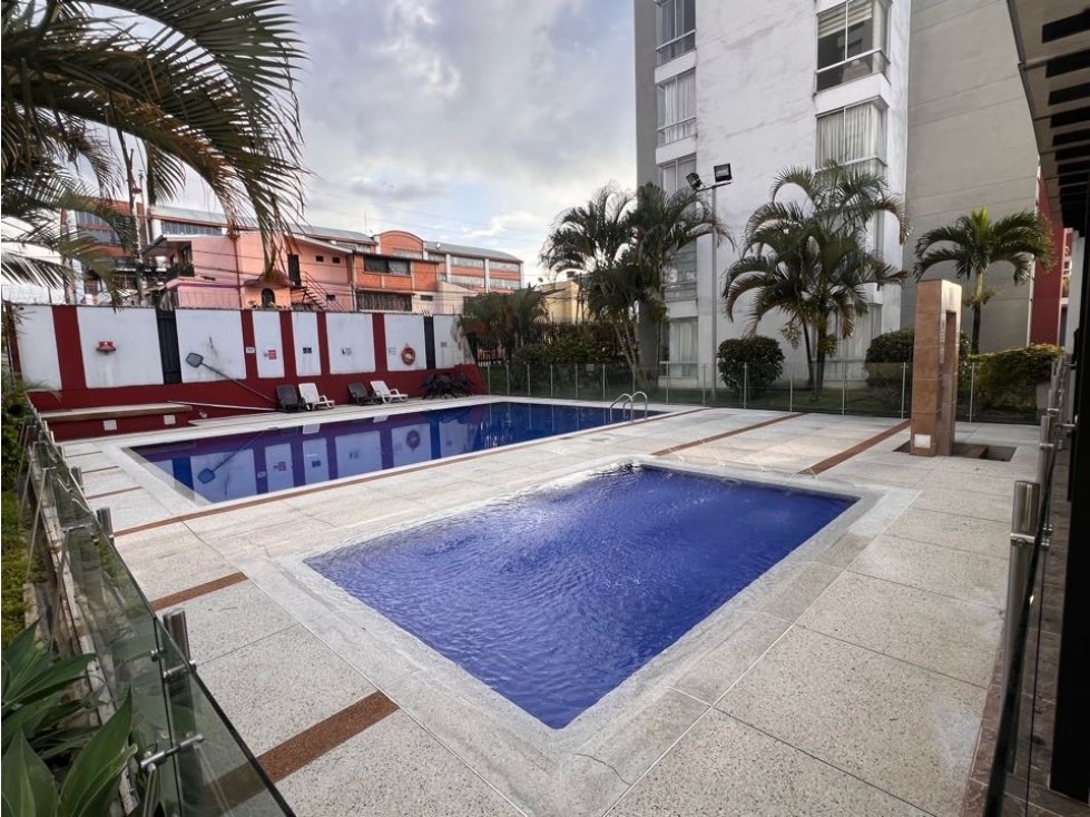 VENDO AMPLIO APARTAMENTO CON PARQUEADERO PROPIO