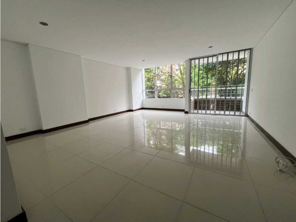 Arriendo Apartamento en Zuñiga Envigado. Piso 2. Ed sencillo