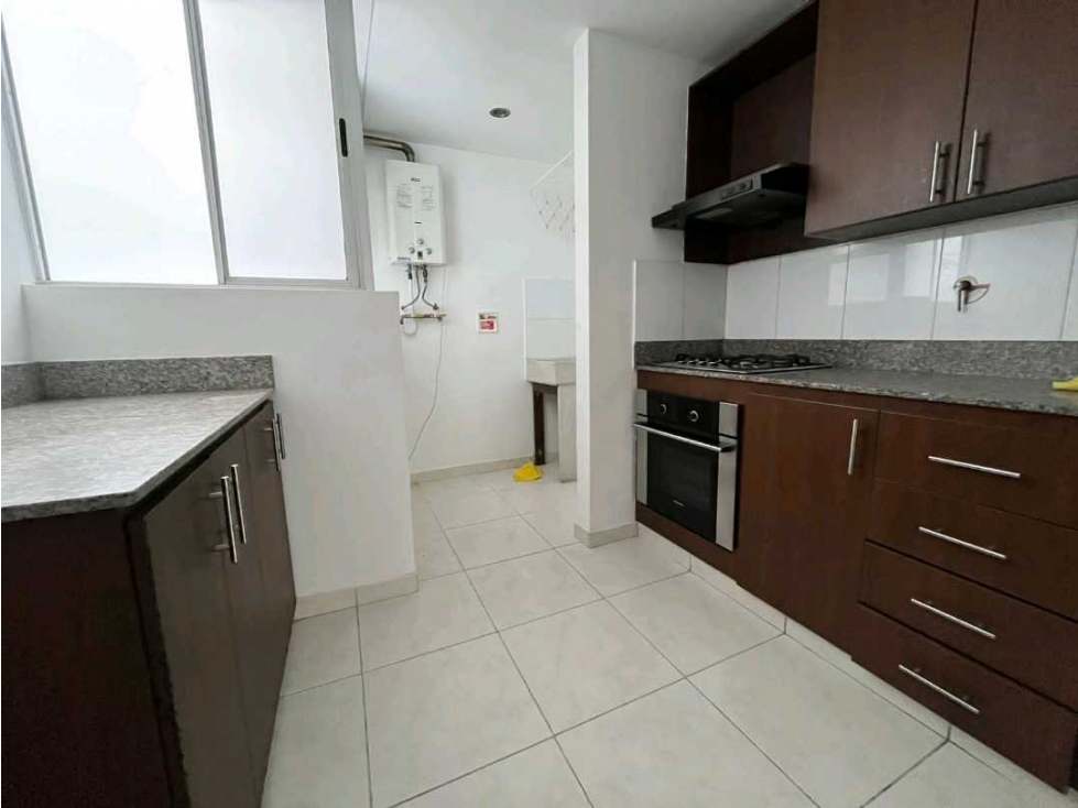Arriendo Apartamento en Zuñiga Envigado. Piso 2. Ed sencillo — foto 3
