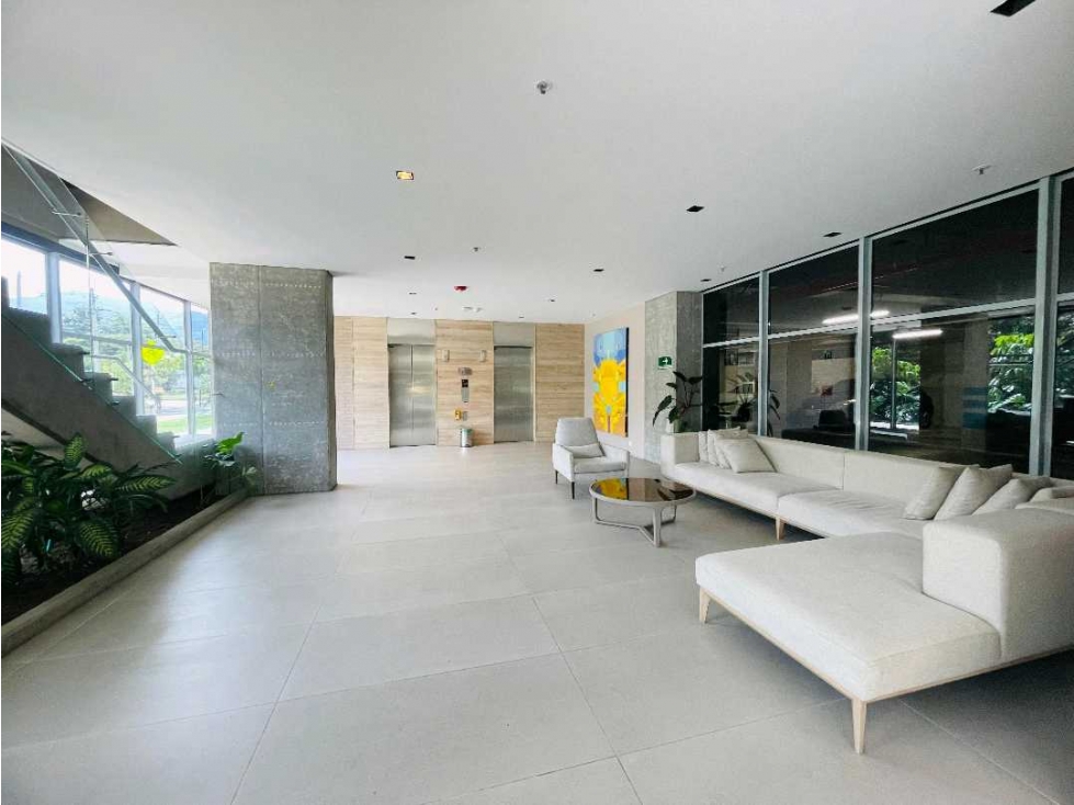 ARRIENDO APARTAMENTO ENVIGADO. CERCA C. Comercial VIVA — foto 2