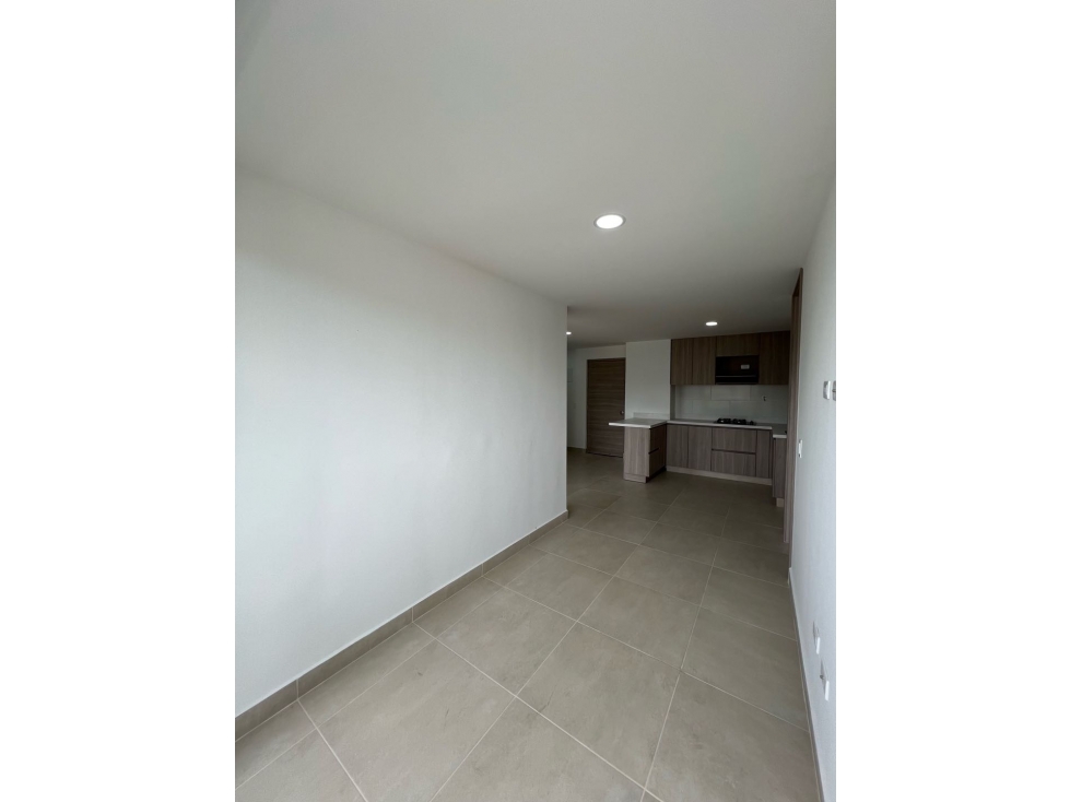 ARRIENDO APARTAMENTO ESTILO MARIPOSA EN SABANETA PARTE BAJA — foto 2