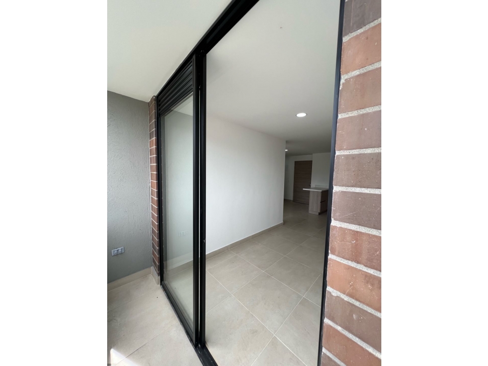 ARRIENDO APARTAMENTO ESTILO MARIPOSA EN SABANETA PARTE BAJA — foto 4