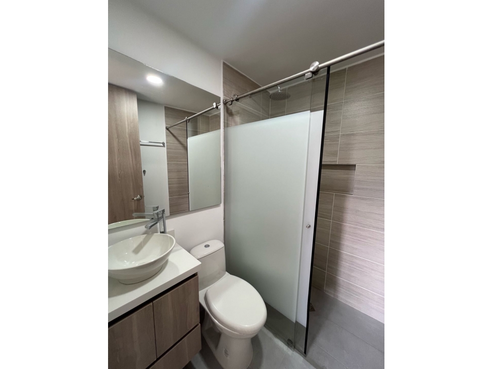 ARRIENDO APARTAMENTO ESTILO MARIPOSA EN SABANETA PARTE BAJA — foto 6