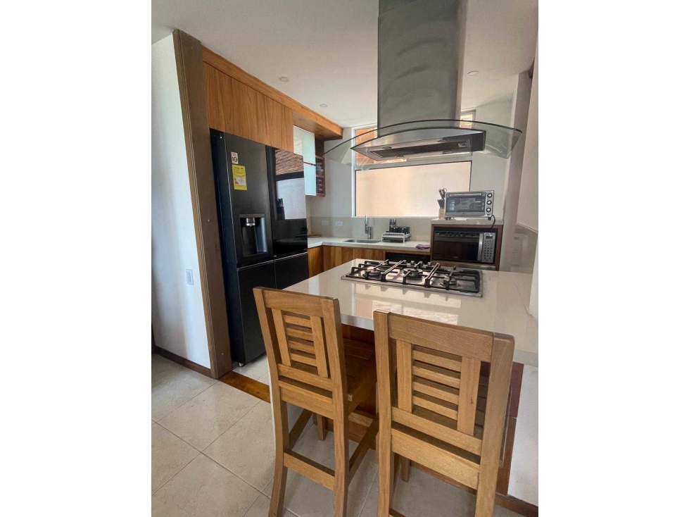 ARRIENDO APARTAMENTO POBLADO CASTROPOL — foto 3