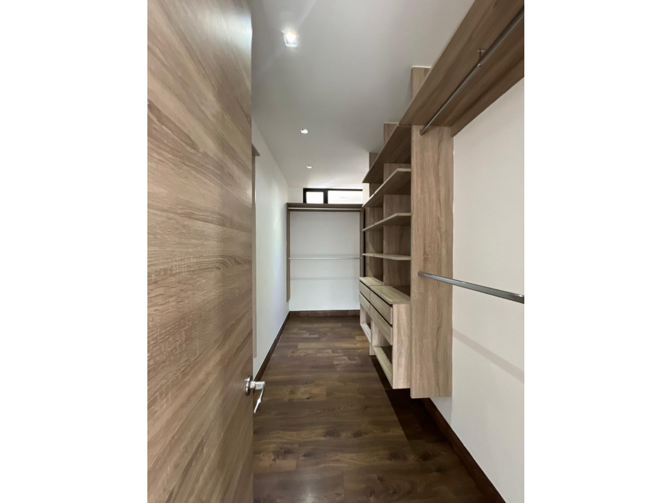 Arriendo apartamento poblado San Lucas — foto 2