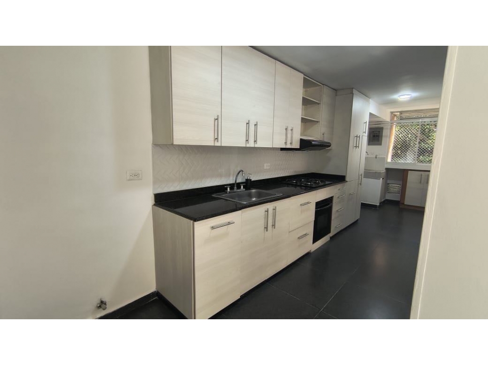 ARRIENDO APARTAMENTO POBLADO -CASTROPOL — foto 3
