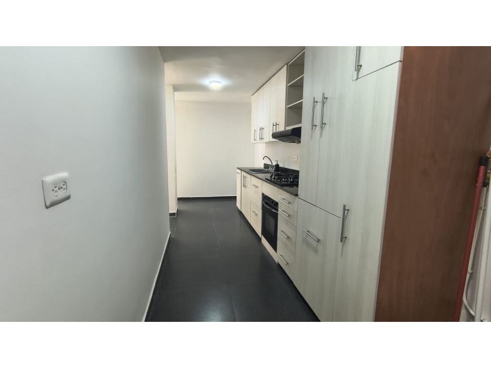 ARRIENDO APARTAMENTO POBLADO -CASTROPOL — foto 4